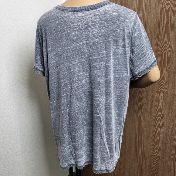 Torrid Classic Fit short-sleeve t-shirt with yellow gold metallic pineapple 3X - Picture 4 of 7